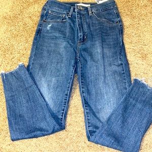 Cropped high-waisted jeans